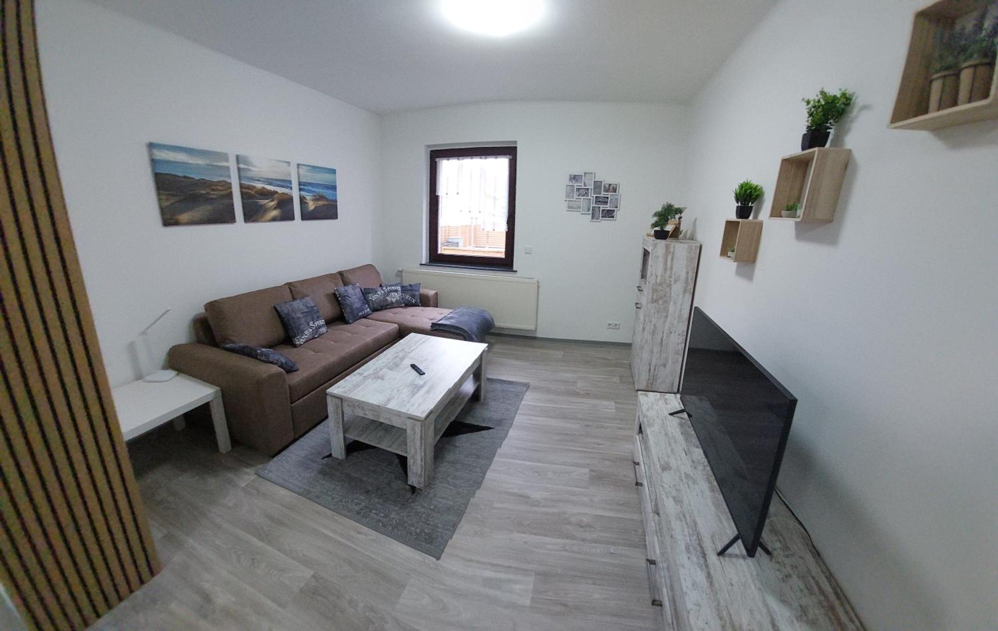 Ganze Ferienwohnung 5 Km Von Erfurt, Mit Kaffeevollautomat, Tv, Wlan, Boxspringbett, Schlafsofa Und Einkaufsmoeglichkeiten, Sehr Gute Anbindung Zur A71 Und A4, Kostenloser Oeff Parkplatz Fuer Pkw Und Transporter Elxleben Экстерьер фото