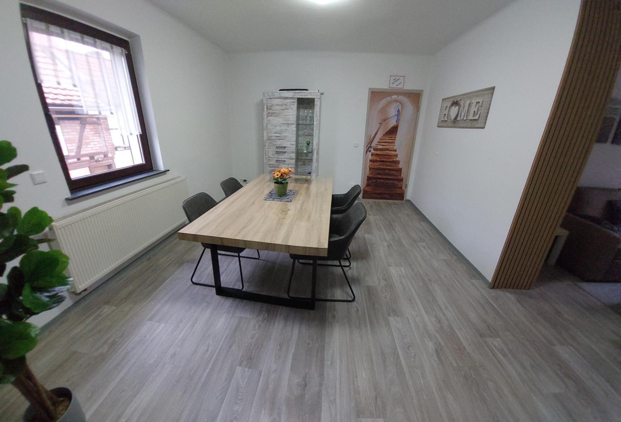 Ganze Ferienwohnung 5 Km Von Erfurt, Mit Kaffeevollautomat, Tv, Wlan, Boxspringbett, Schlafsofa Und Einkaufsmoeglichkeiten, Sehr Gute Anbindung Zur A71 Und A4, Kostenloser Oeff Parkplatz Fuer Pkw Und Transporter Elxleben Экстерьер фото