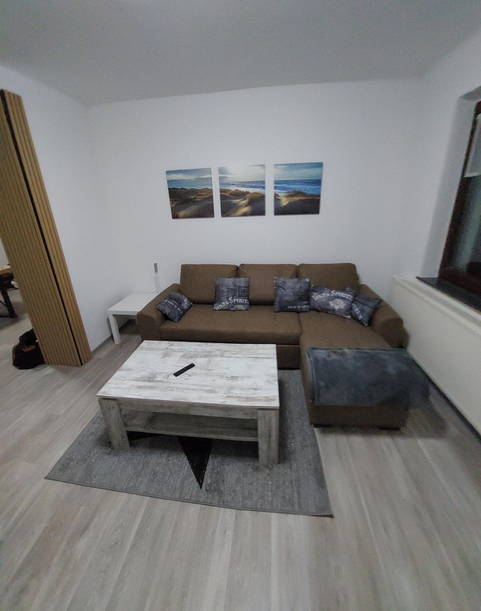 Ganze Ferienwohnung 5 Km Von Erfurt, Mit Kaffeevollautomat, Tv, Wlan, Boxspringbett, Schlafsofa Und Einkaufsmoeglichkeiten, Sehr Gute Anbindung Zur A71 Und A4, Kostenloser Oeff Parkplatz Fuer Pkw Und Transporter Elxleben Экстерьер фото
