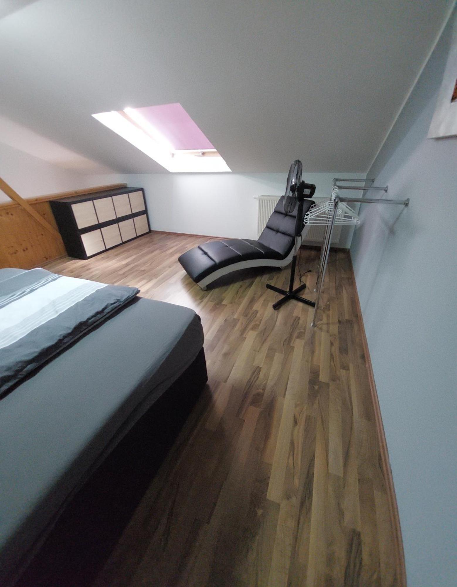 Ganze Ferienwohnung 5 Km Von Erfurt, Mit Kaffeevollautomat, Tv, Wlan, Boxspringbett, Schlafsofa Und Einkaufsmoeglichkeiten, Sehr Gute Anbindung Zur A71 Und A4, Kostenloser Oeff Parkplatz Fuer Pkw Und Transporter Elxleben Экстерьер фото