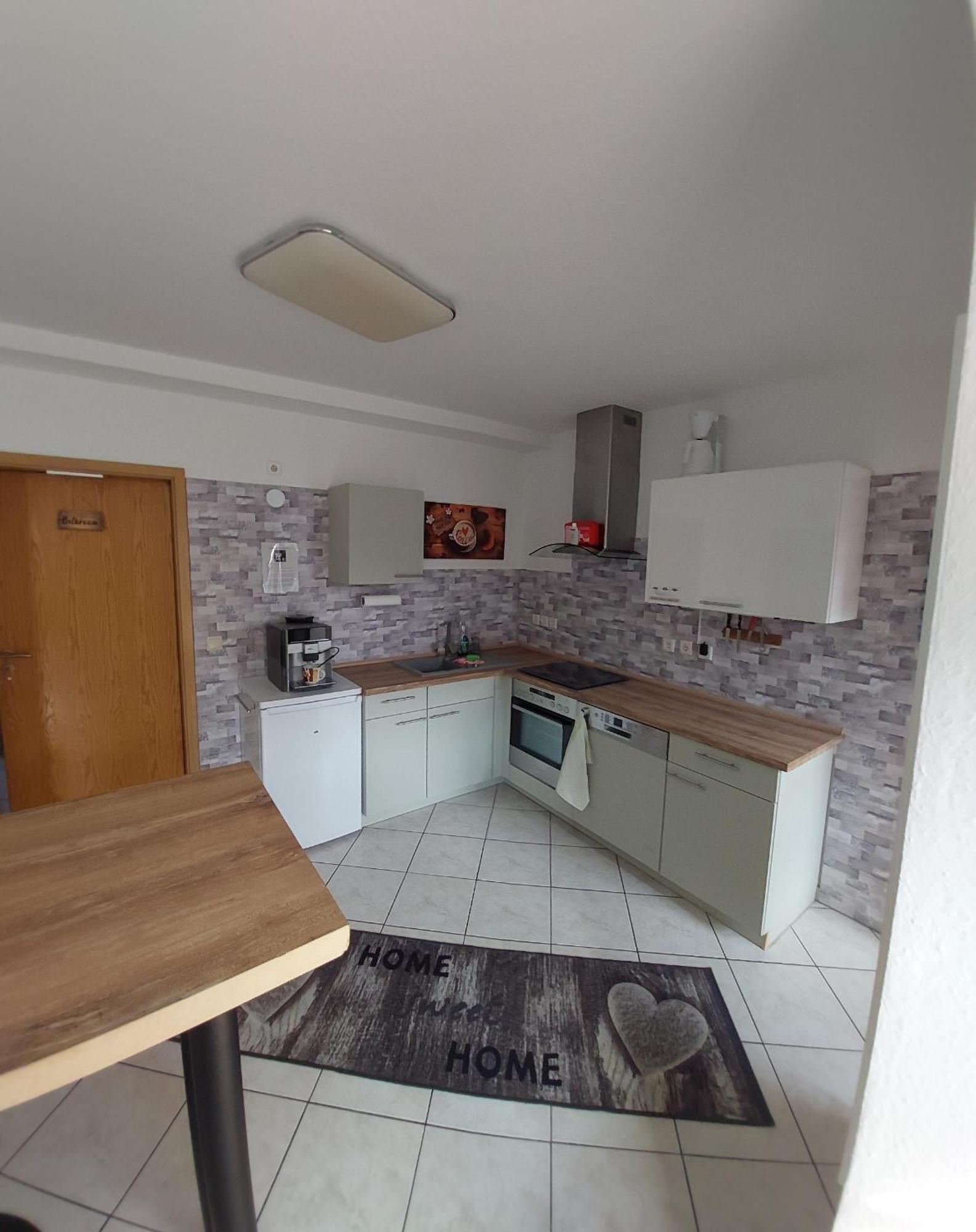 Ganze Ferienwohnung 5 Km Von Erfurt, Mit Kaffeevollautomat, Tv, Wlan, Boxspringbett, Schlafsofa Und Einkaufsmoeglichkeiten, Sehr Gute Anbindung Zur A71 Und A4, Kostenloser Oeff Parkplatz Fuer Pkw Und Transporter Elxleben Экстерьер фото