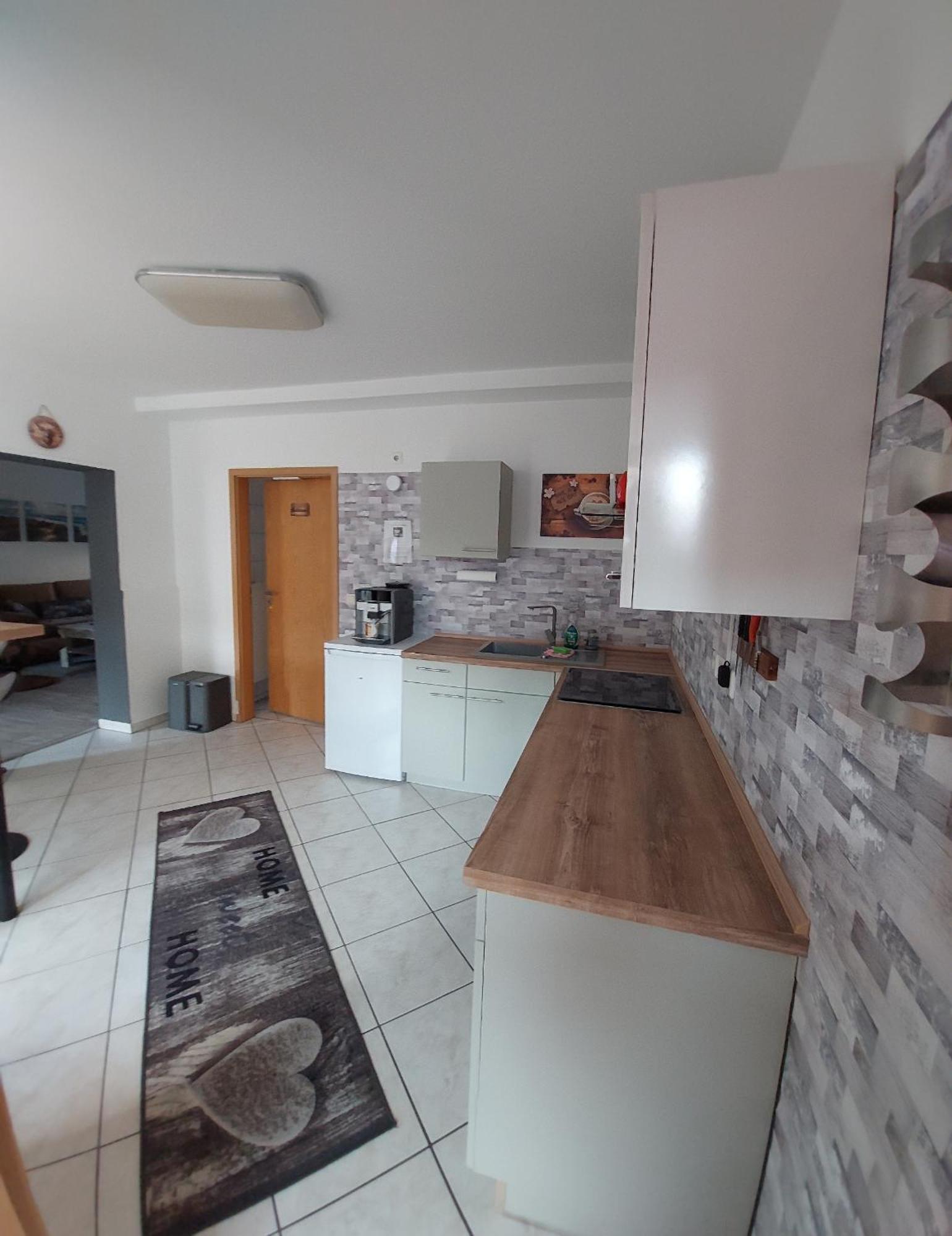 Ganze Ferienwohnung 5 Km Von Erfurt, Mit Kaffeevollautomat, Tv, Wlan, Boxspringbett, Schlafsofa Und Einkaufsmoeglichkeiten, Sehr Gute Anbindung Zur A71 Und A4, Kostenloser Oeff Parkplatz Fuer Pkw Und Transporter Elxleben Экстерьер фото