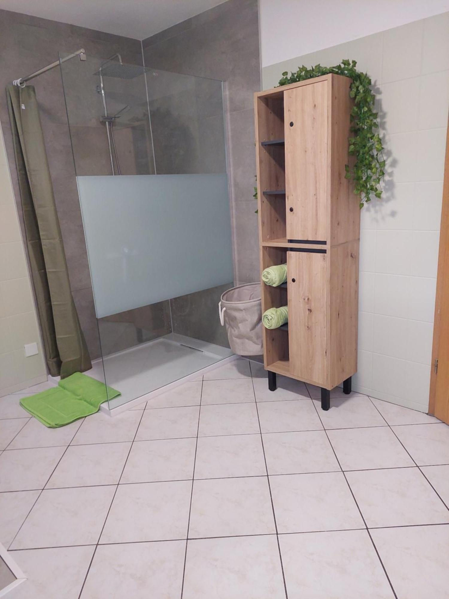 Ganze Ferienwohnung 5 Km Von Erfurt, Mit Kaffeevollautomat, Tv, Wlan, Boxspringbett, Schlafsofa Und Einkaufsmoeglichkeiten, Sehr Gute Anbindung Zur A71 Und A4, Kostenloser Oeff Parkplatz Fuer Pkw Und Transporter Elxleben Экстерьер фото
